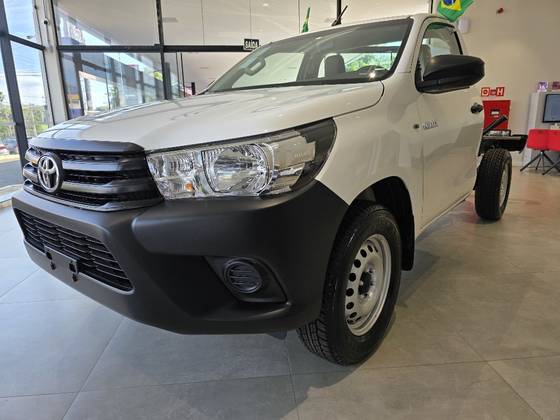 TOYOTA HILUX 2.8 D-4D TURBO DIESEL CHASSI 4X4 MANUAL TOYOTA HILUX 2.8 D-4D TURBO DIESEL CHASSI 4X4 MANUAL